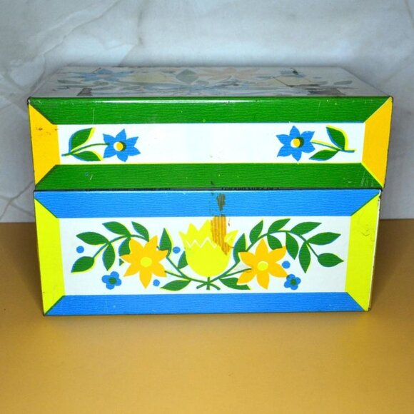 Vintage Metal Recipe Box With Recipes Syndicate Mfg Phoenixville Pa Kitchen - Picture 1 of 10